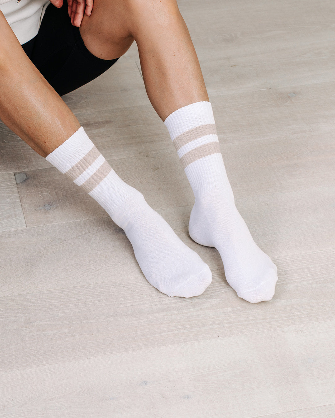 WHITE & TAN ORGANIC STRIPE SPORTS SOCKS